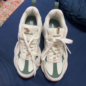 ✨Reebok✨ Chunky White and Green Athletic Shoes